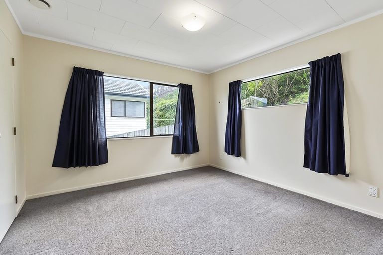 Photo of property in 17 Cathie Place, Karori, Wellington, 6012