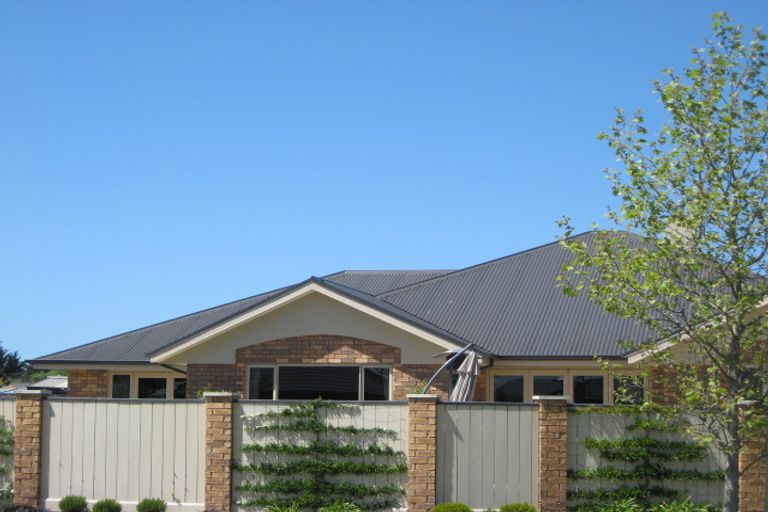 Photo of property in 5 Vaughan Way, Redwood, Christchurch, 8051