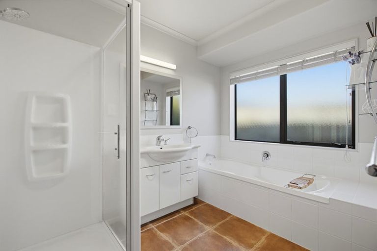 Photo of property in 14 Lochay Place, Pyes Pa, Tauranga, 3112