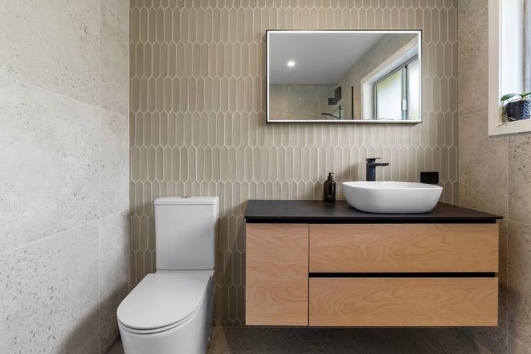 Photo of property in 1/26 Nor'east Drive, Northcross, Auckland, 0632
