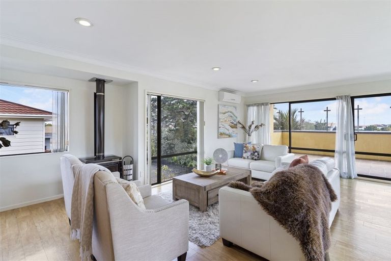 Photo of property in 2/27 Macleans Road, Bucklands Beach, Auckland, 2014