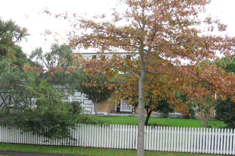 Photo of property in 6 Voltaire Court, Botany Downs, Auckland, 2010