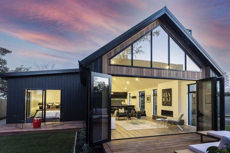 Photo of property in 112 Paparoa Street, Papanui, Christchurch, 8053