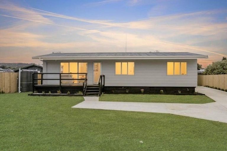 Photo of property in 25 Pukeroa Place, Papakura, 2110