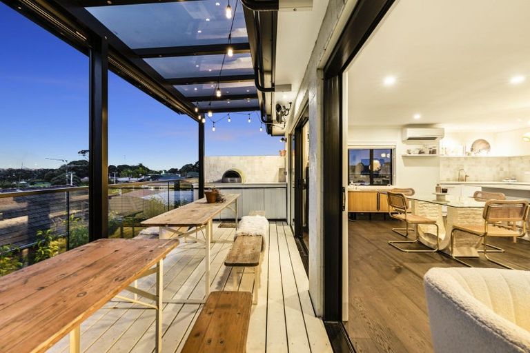 Photo of property in 5c Woodward Avenue, Mangere Bridge, Auckland, 2022