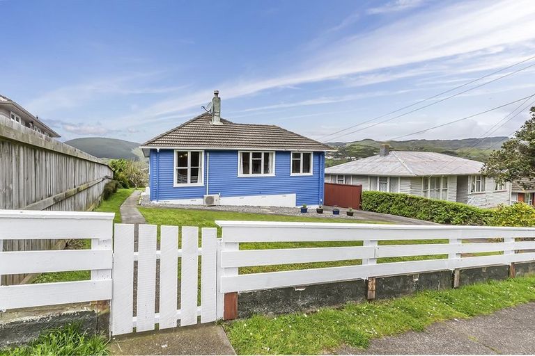 Photo of property in 25 Turkington Street, Tawa, Wellington, 5028