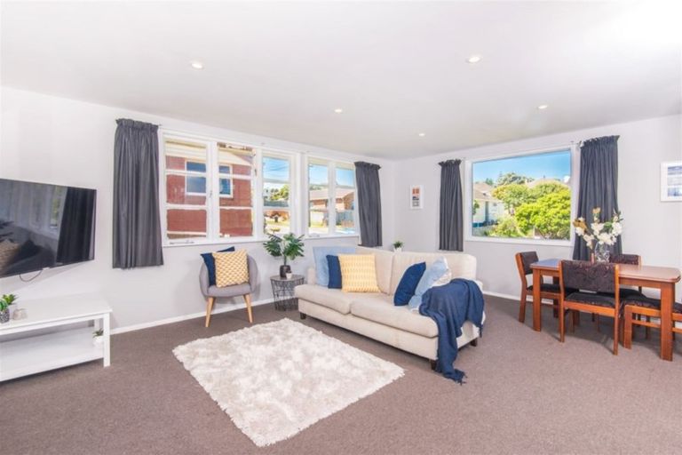 Photo of property in 37a Victory Crescent, Tawa, Wellington, 5028