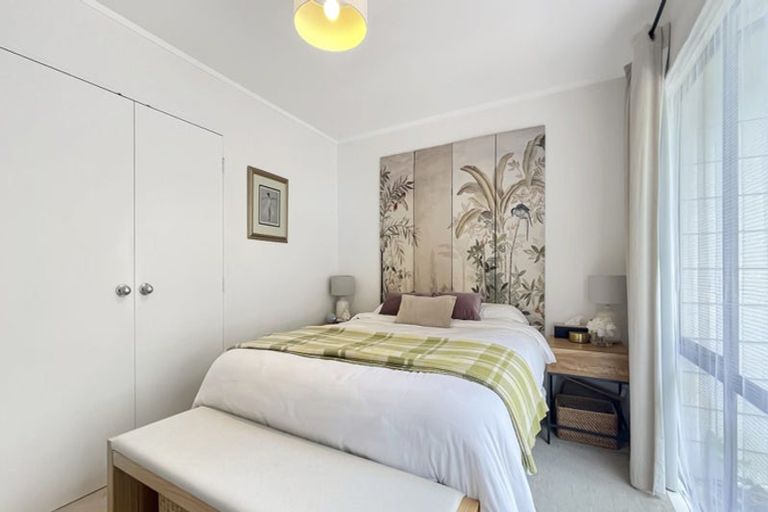 Photo of property in 2/8 Park Hill Road, Birkenhead, Auckland, 0626