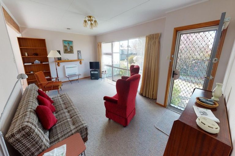Photo of property in 33 Tararua Terrace, Cloverlea, Palmerston North, 4412