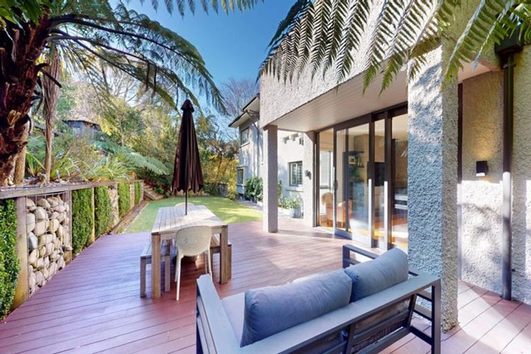Photo of property in 15 Kim Street, Khandallah, Wellington, 6035