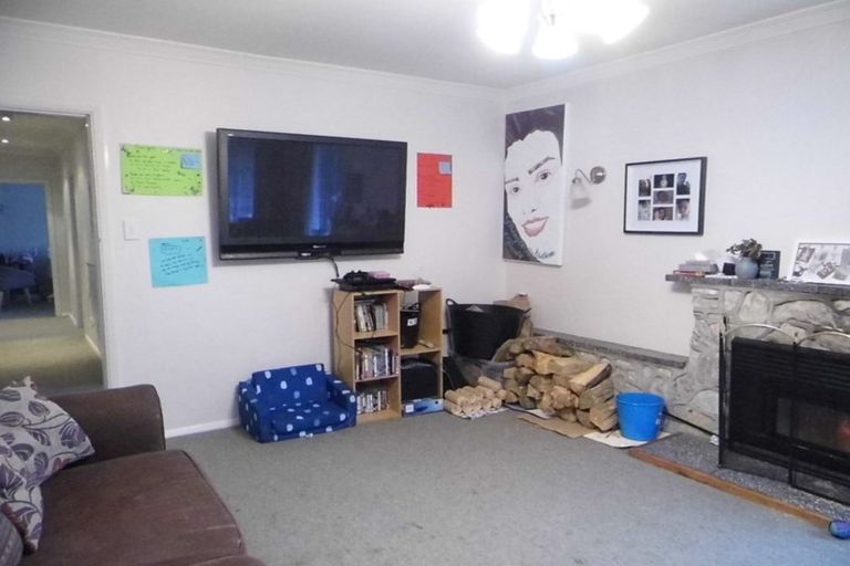 Photo of property in 32 Blue Mountains Road, Silverstream, Upper Hutt, 5019