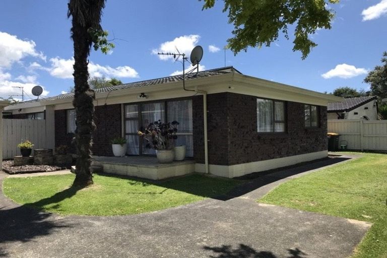 Photo of property in 1/13 Walter Strevens Drive, Conifer Grove, Takanini, 2112