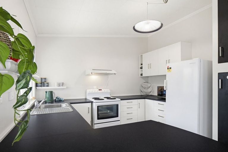 Photo of property in 102 Gonville Avenue, Gonville, Whanganui, 4501