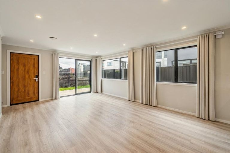 Photo of property in 8 Desert Gold Lane, Wallaceville, Upper Hutt, 5018