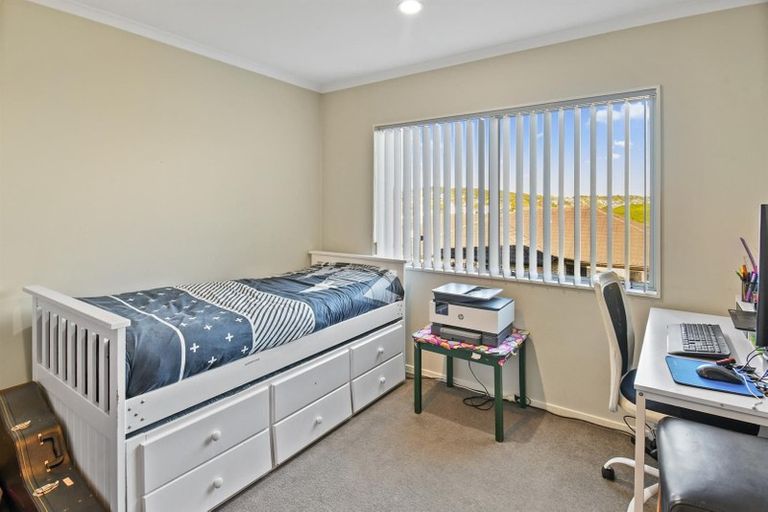 Photo of property in 38 Fairchild Avenue, Goodwood Heights, Auckland, 2105
