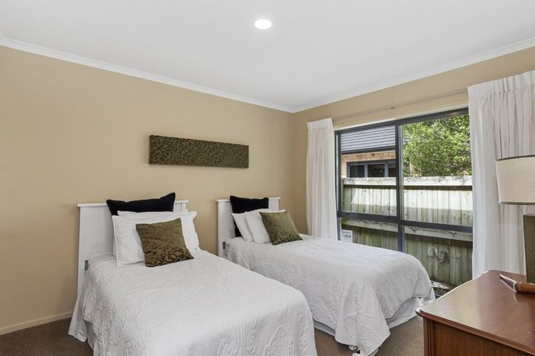 Photo of property in 10 Piha Close, Papamoa Beach, Papamoa, 3118