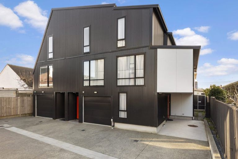 Photo of property in 7/101 Rongotai Road, Wellington, 6022