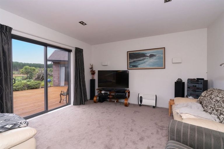 Photo of property in 68 Waitarere Rise Avenue, Waitarere, Levin, 5510