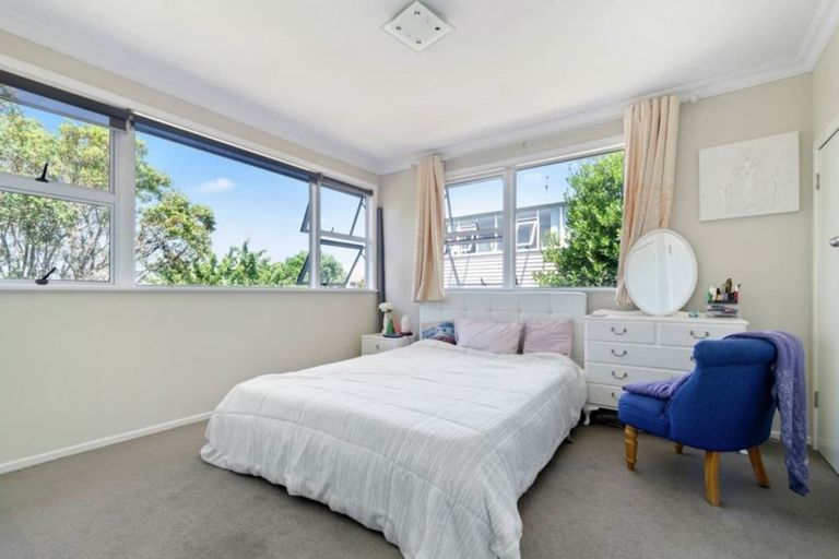 Photo of property in 7 Ellesmere Crescent, Pakuranga Heights, Auckland, 2010