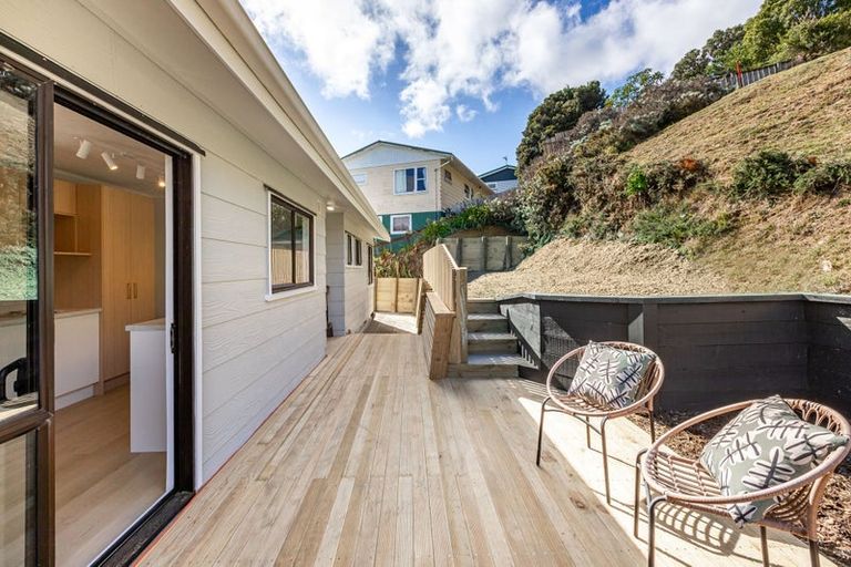 Photo of property in 62 Gloaming Hill, Titahi Bay, Porirua, 5022