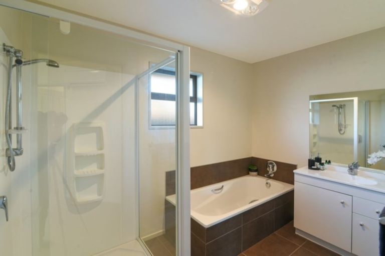 Photo of property in 65 Howards Drive, Lake Hayes, Queenstown, 9304