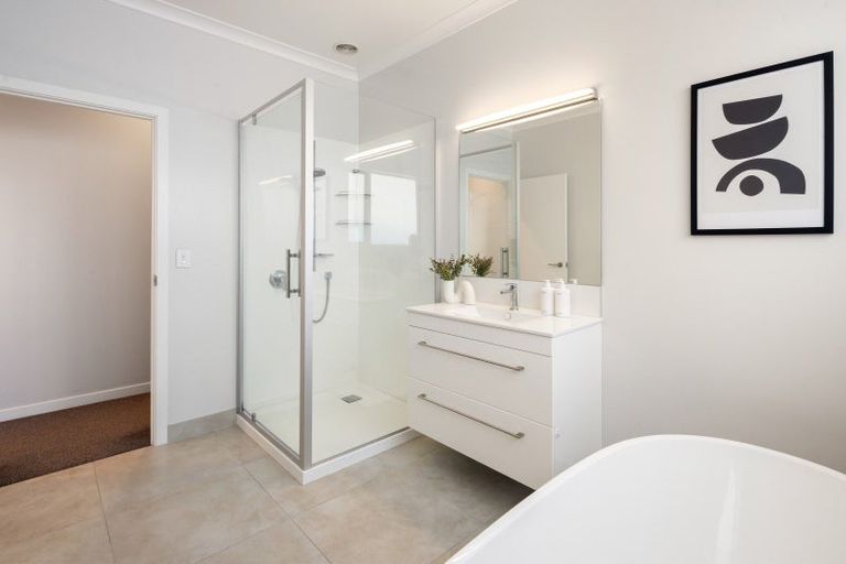 Photo of property in 82 Grey Street, Cambridge, 3434