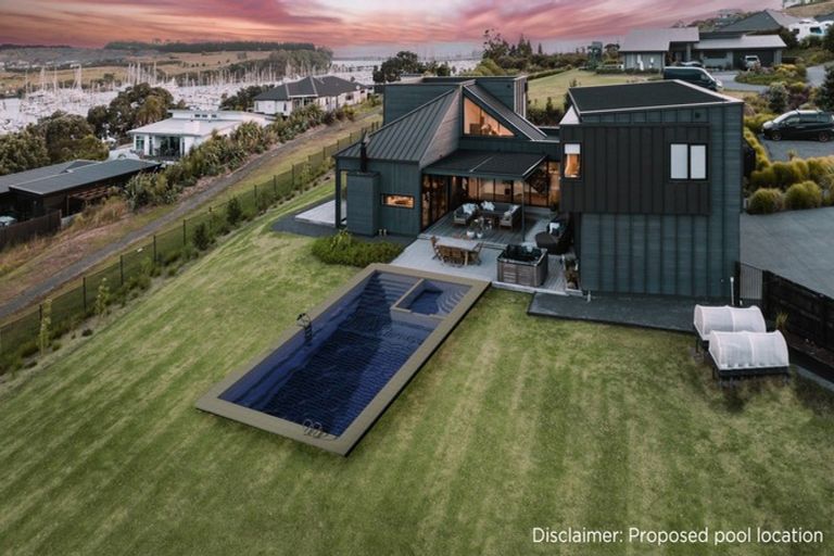 Photo of property in 11 Laguna Place, Matakatia, Whangaparaoa, 0930