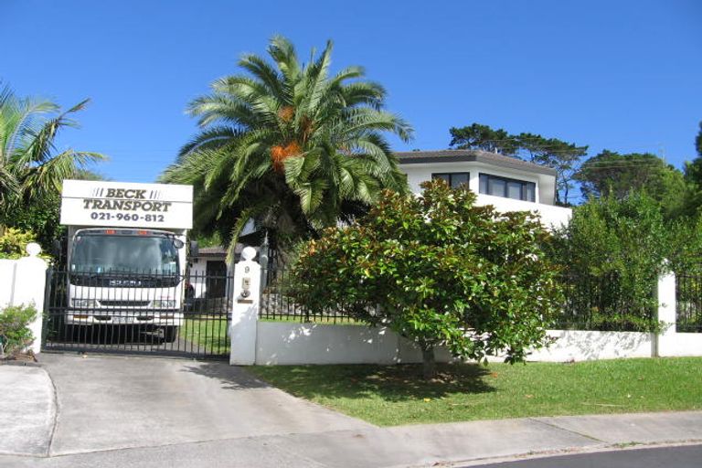 Photo of property in 9 Carl Place, Unsworth Heights, Auckland, 0632