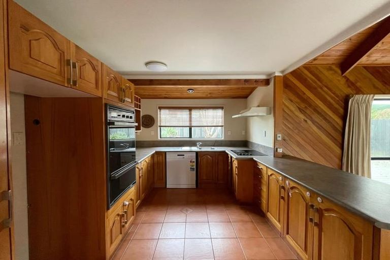 Photo of property in 14 Chablis Place, Henderson, Auckland, 0612