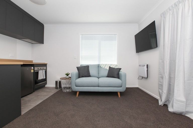 Photo of property in 2/13 Crescent Court, Melville, Hamilton, 3206