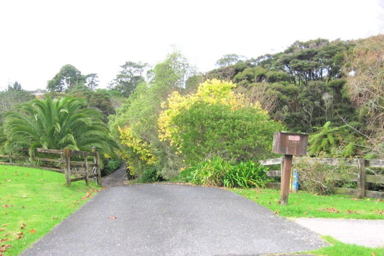 Photo of property in 5 Manon Crescent, Greenhithe, Auckland, 0632