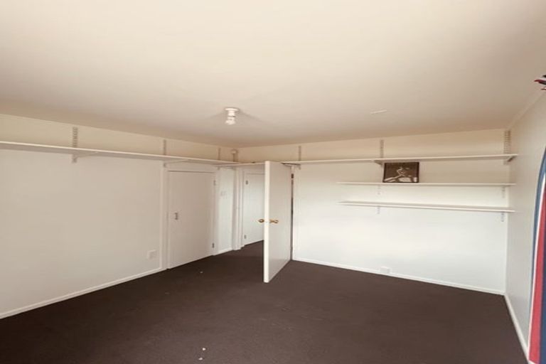 Photo of property in 49 Neil Avenue, Te Atatu Peninsula, Auckland, 0610