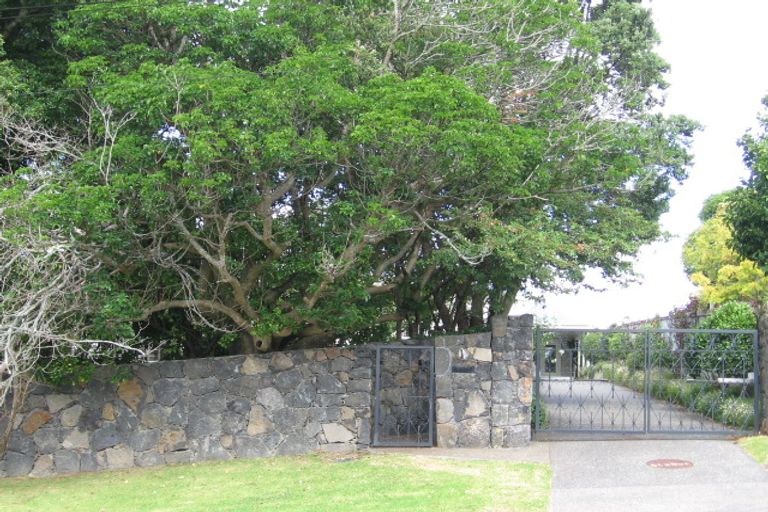 Photo of property in 29 Maritime Terrace, Birkenhead, Auckland, 0626