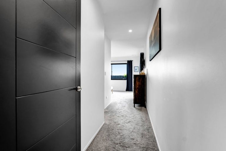 Photo of property in 4 Cessna Lane, Glen Avon, New Plymouth, 4312