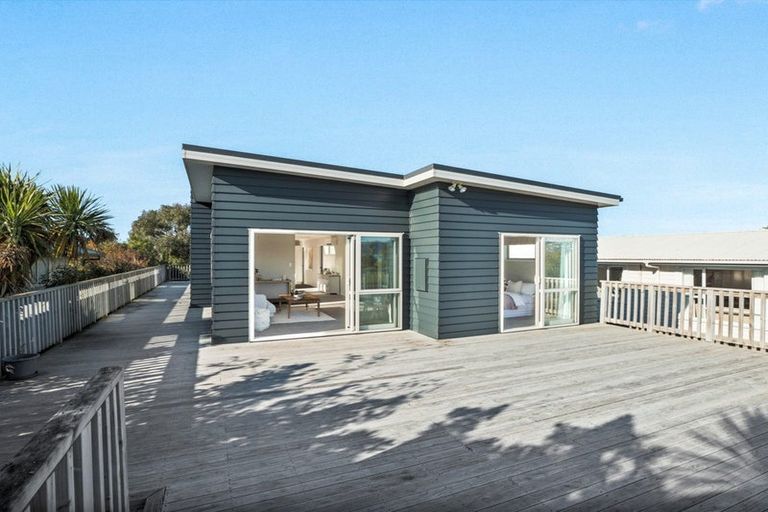 Photo of property in 387 Estuary Road, South New Brighton, Christchurch, 8062