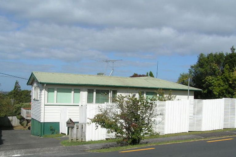 Photo of property in 1/7 Woodside Avenue, Northcote, Auckland, 0627