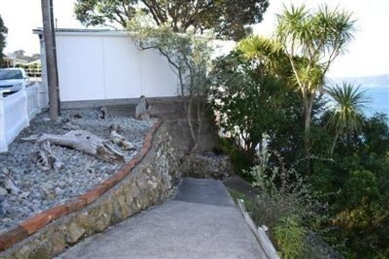 Photo of property in 30 Napier Street, Karaka Bays, Wellington, 6022