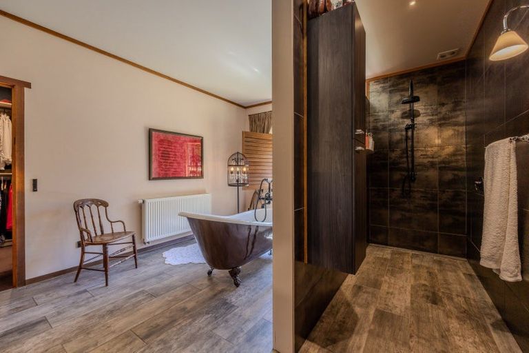 Photo of property in 270 Beacon Point Road, Wanaka, 9305