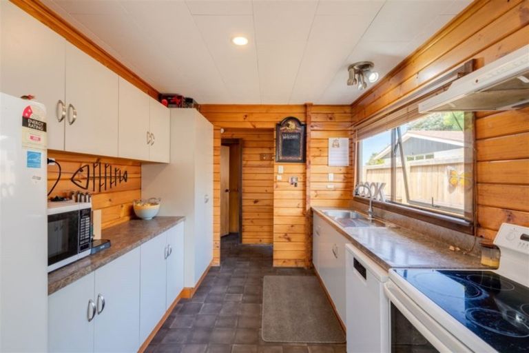 Photo of property in 6 Tracy Place, Redwood, Christchurch, 8051