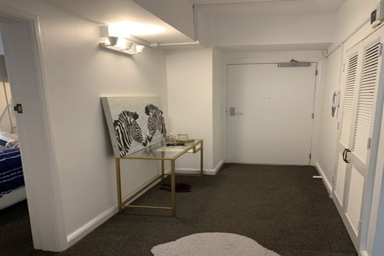 Photo of property in Olympus Flats, 2/280 Oriental Parade, Oriental Bay, Wellington, 6011