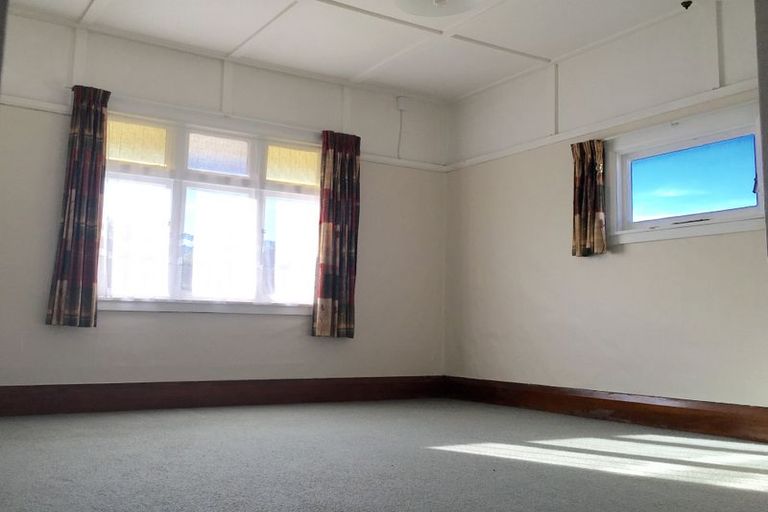 Photo of property in 400 Featherston Street, Palmerston North, 4414