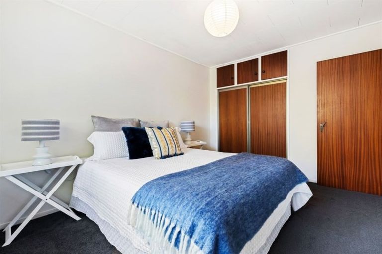 Photo of property in 2/17 Karen Lane, Beckenham, Christchurch, 8023