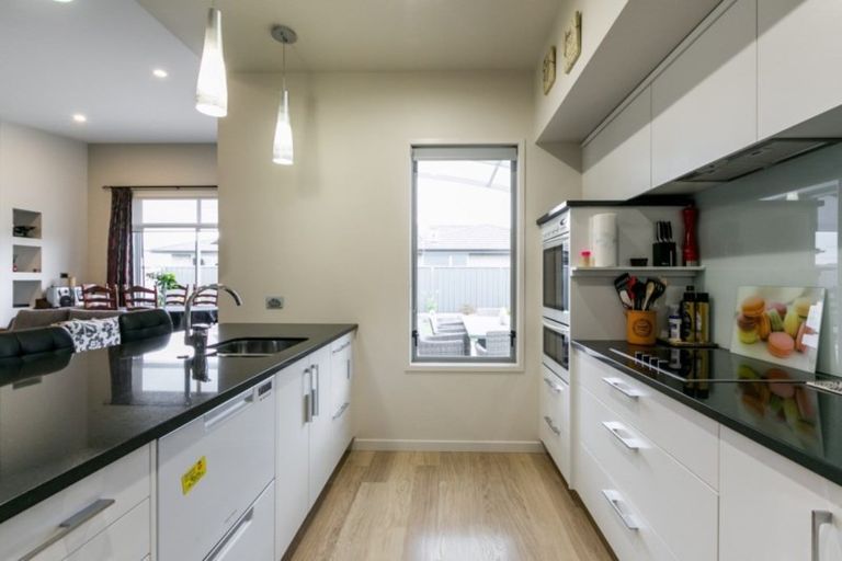 Photo of property in 52 Orotu Drive, Poraiti, Napier, 4112