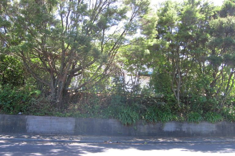 Photo of property in 1 Easton Parade, Glenfield, Auckland, 0629