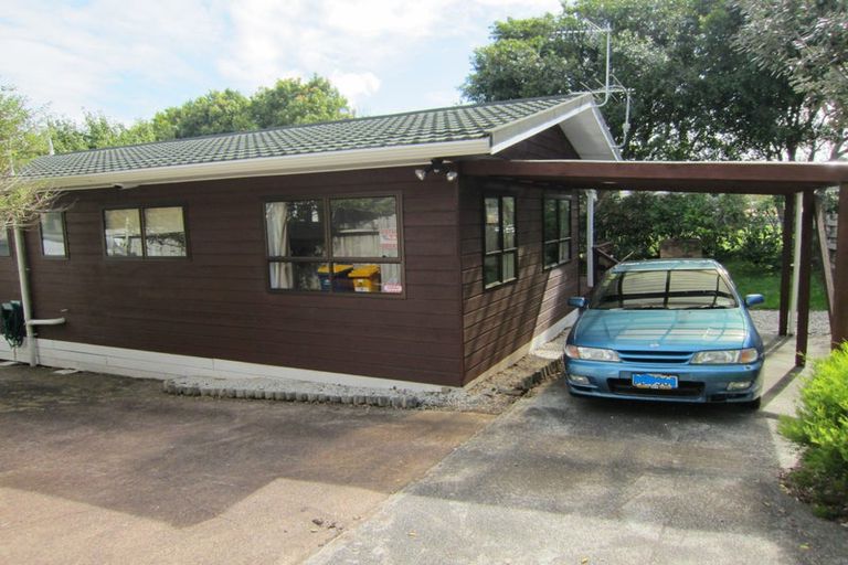 Photo of property in 1/7 Waverley Avenue, Glenfield, Auckland, 0629