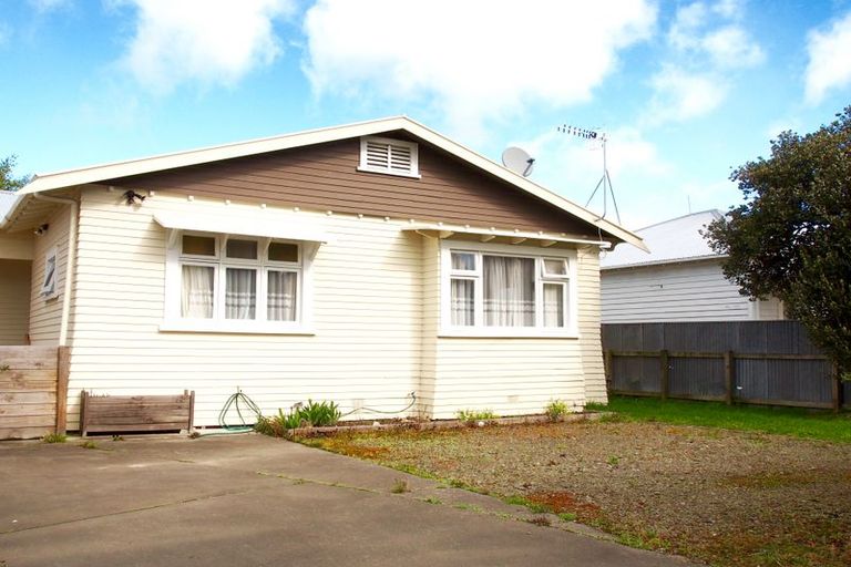 Photo of property in 400 Featherston Street, Palmerston North, 4414