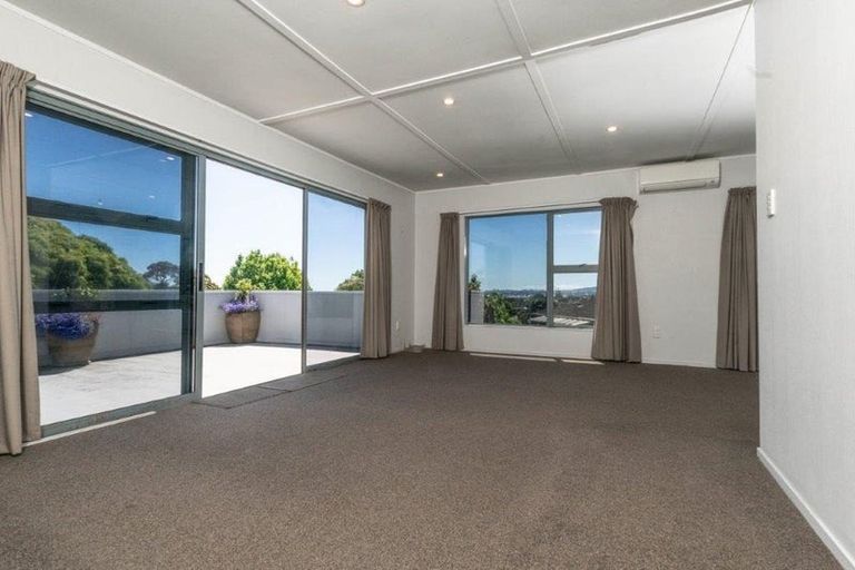 Photo of property in 63 Kirby Street, Glendene, Auckland, 0602