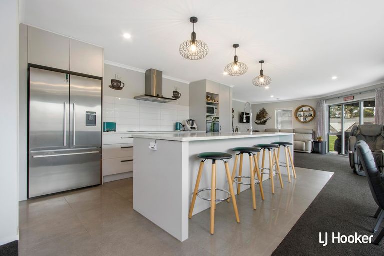 Photo of property in 2 Anatere Rise, Athenree, Katikati, 3177