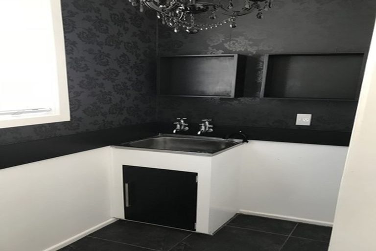 Photo of property in 40 Cumberland Street, Merrilands, New Plymouth, 4312