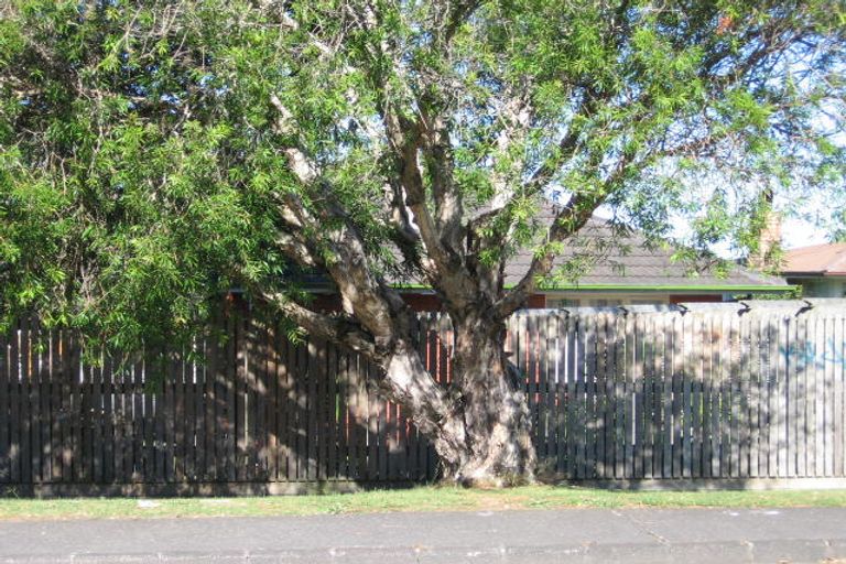 Photo of property in 93 Hepburn Road, Glendene, Auckland, 0602